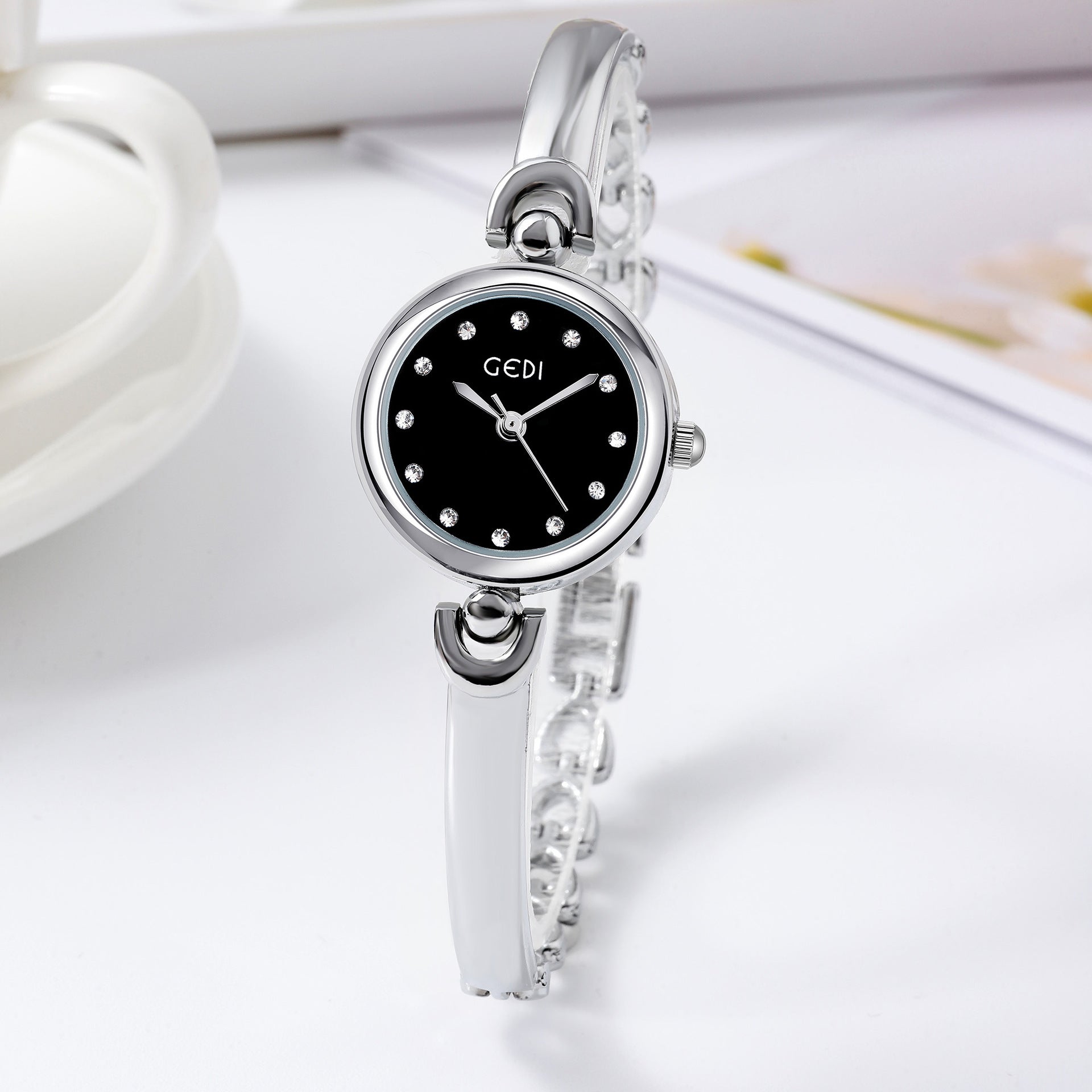 Women’s Fashion Wristwatch – Silver Case Quartz